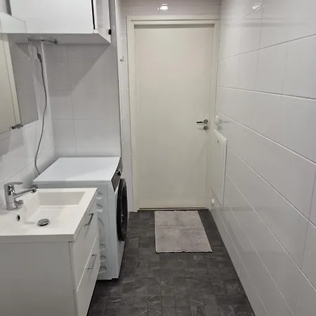 Tyylikaes Ja Kodikas Kaksio Palveluiden Laehellae Lägenhet