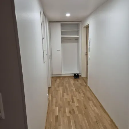 Tyylikaes Ja Kodikas Kaksio Palveluiden Laehellae *