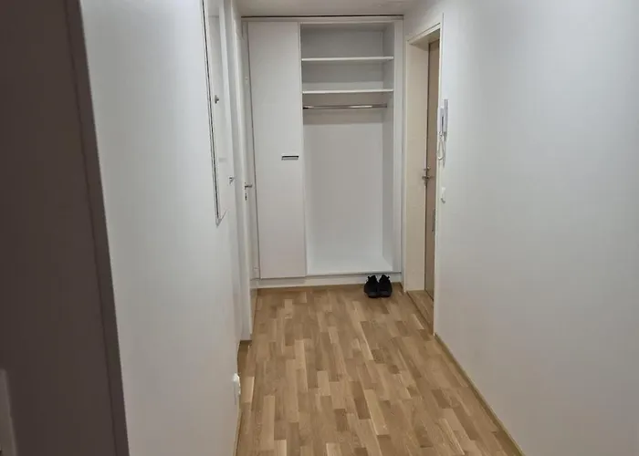 Tyylikaes Ja Kodikas Kaksio Palveluiden Laehellae *